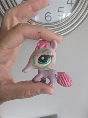 Pink Littlest Pet Shop Seahorse Figure with Green Eye Detail